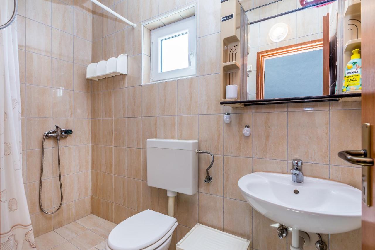 Private Accommodation Stara Baska Exterior photo