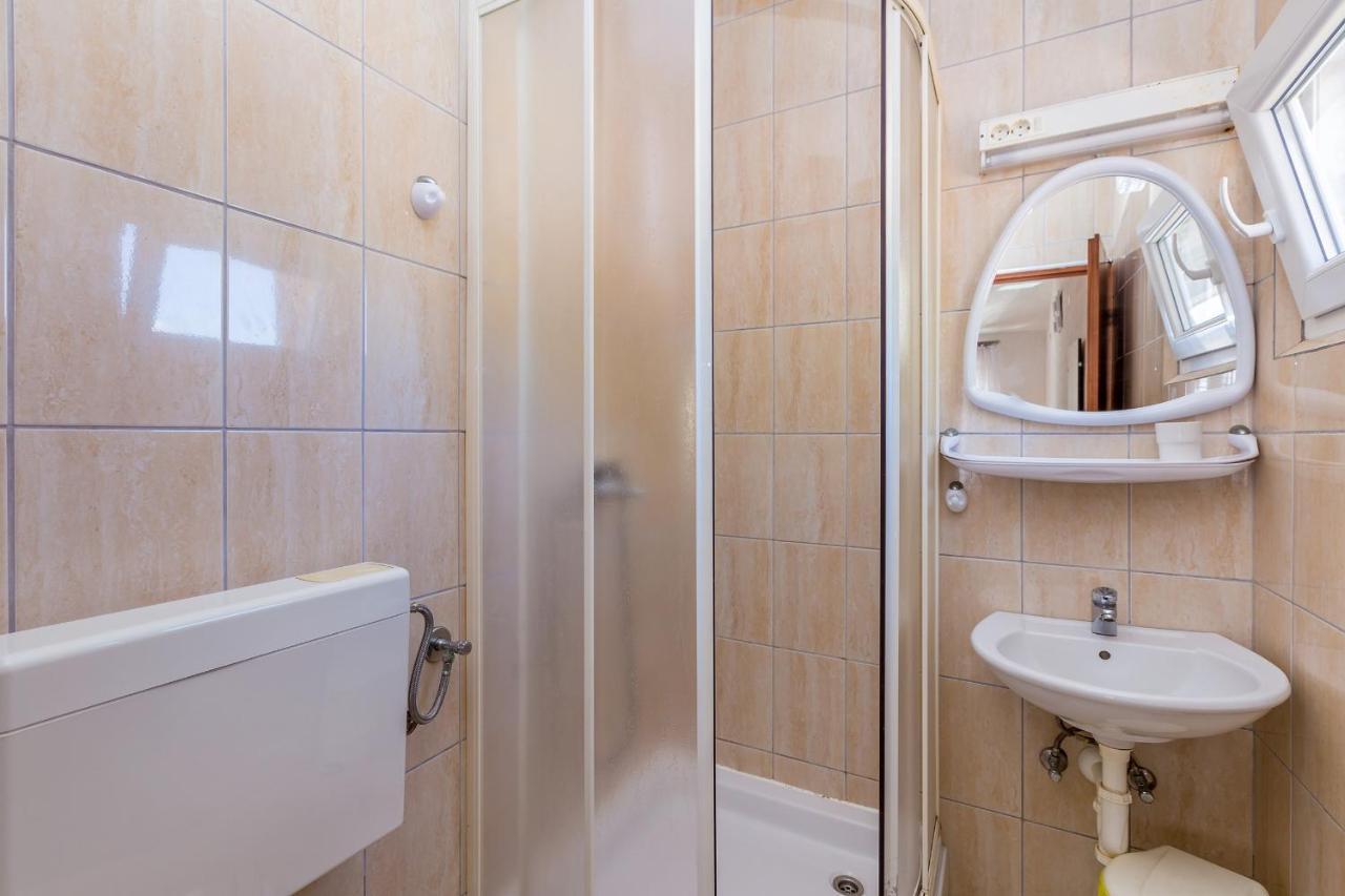 Private Accommodation Stara Baska Exterior photo