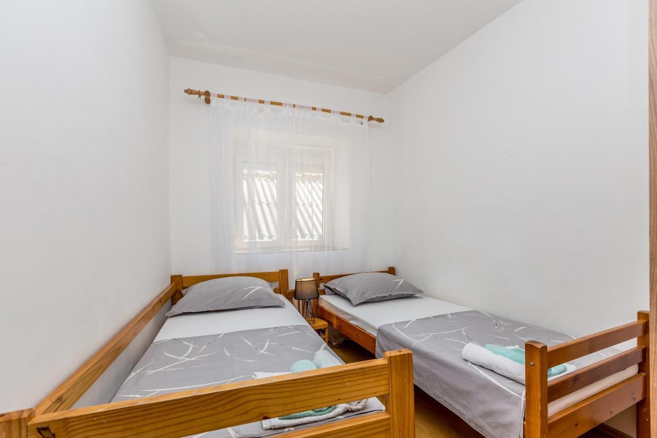 Private Accommodation Stara Baska Exterior photo