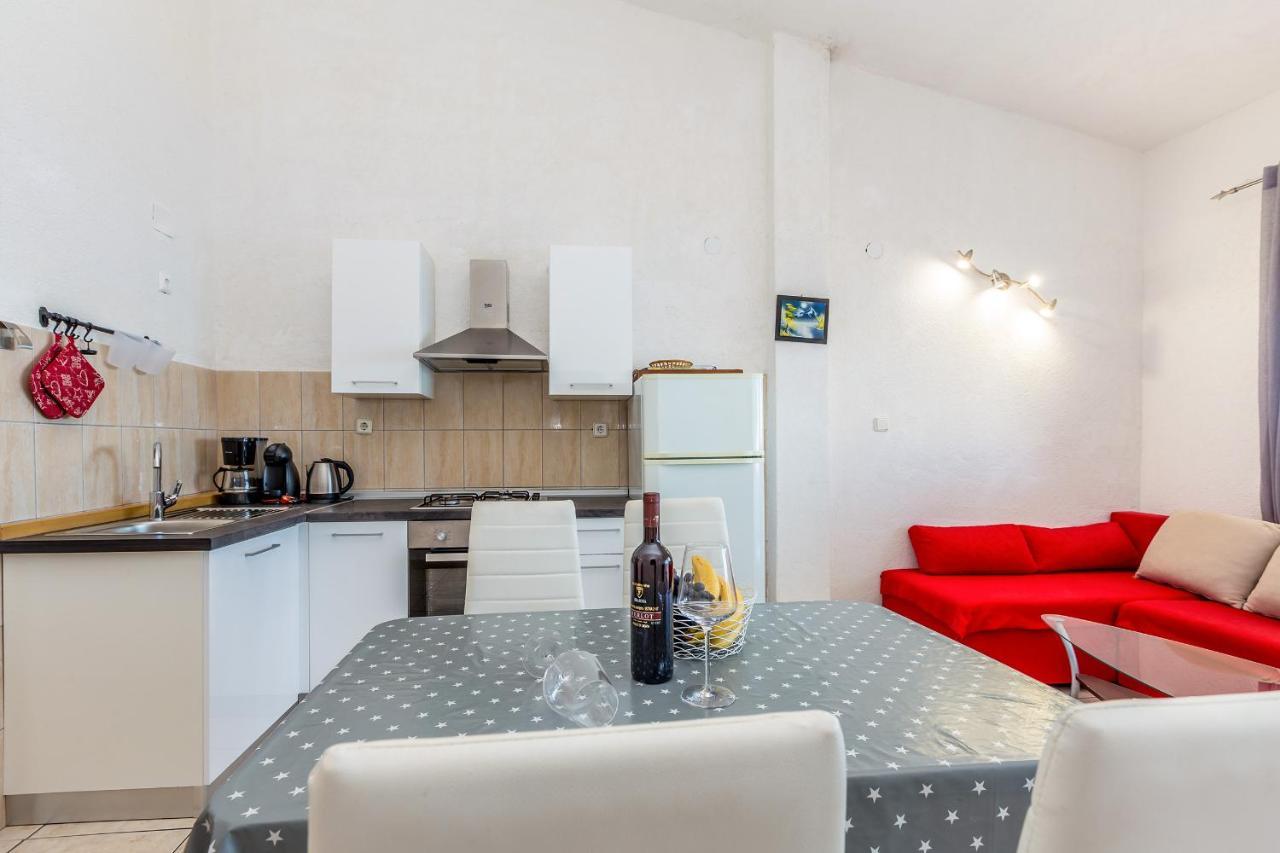 Private Accommodation Stara Baska Exterior photo