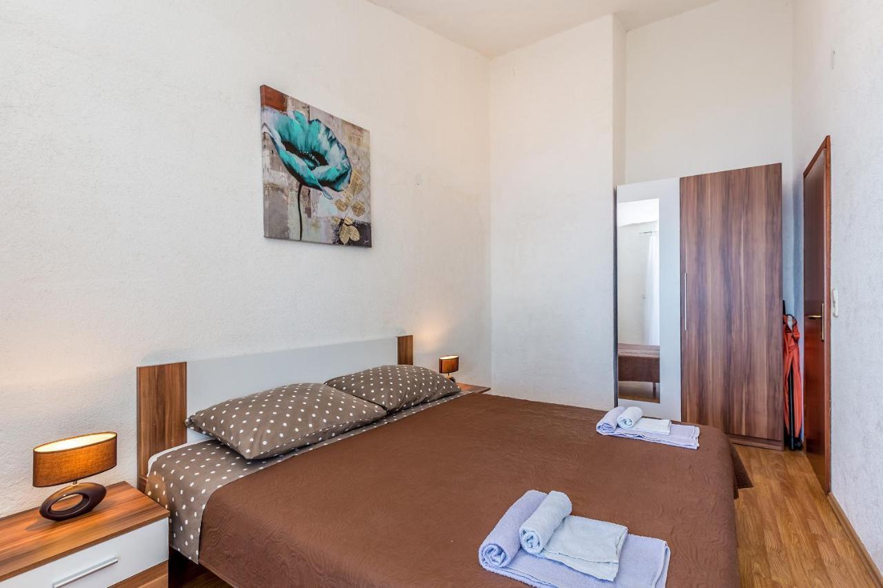Private Accommodation Stara Baska Exterior photo