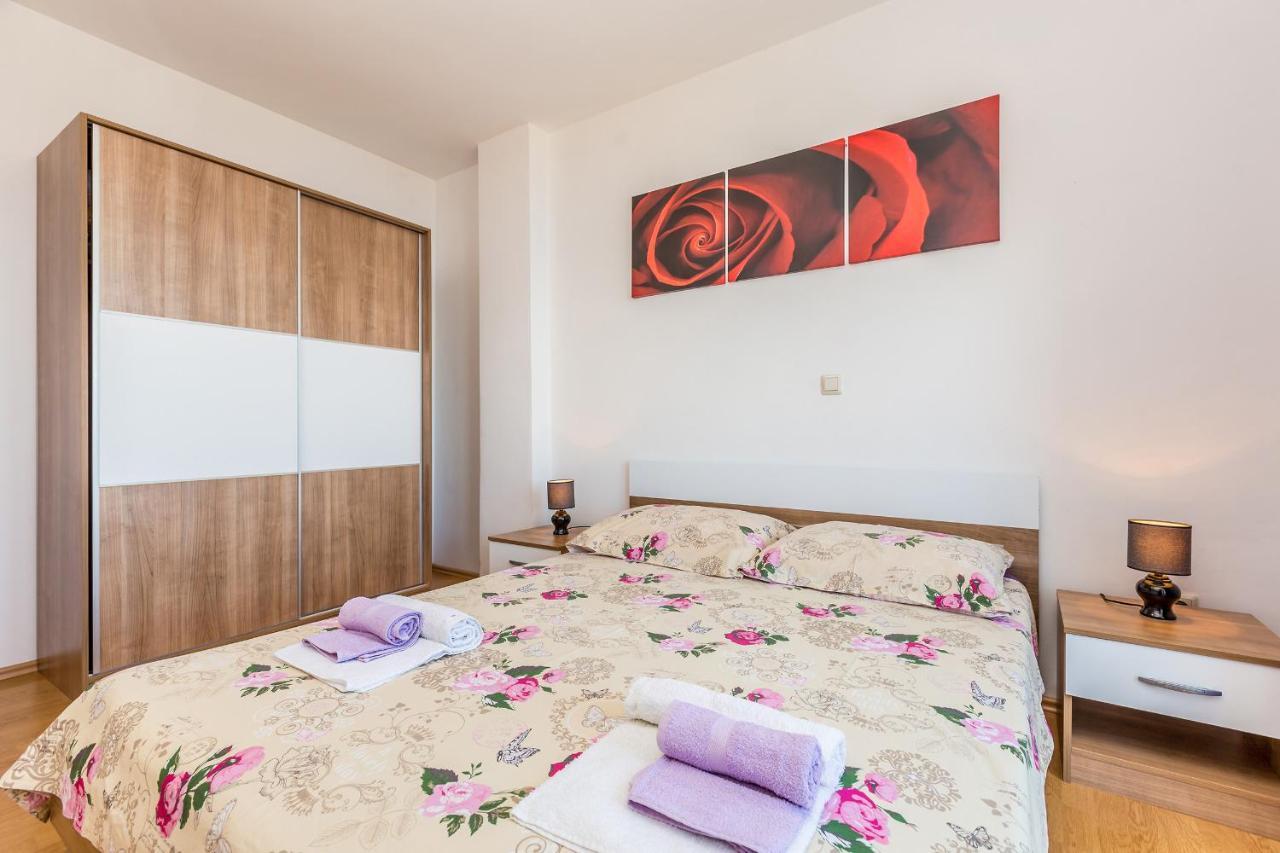 Private Accommodation Stara Baska Exterior photo